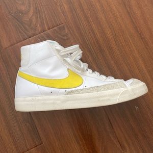 men’s yellow nike blazers